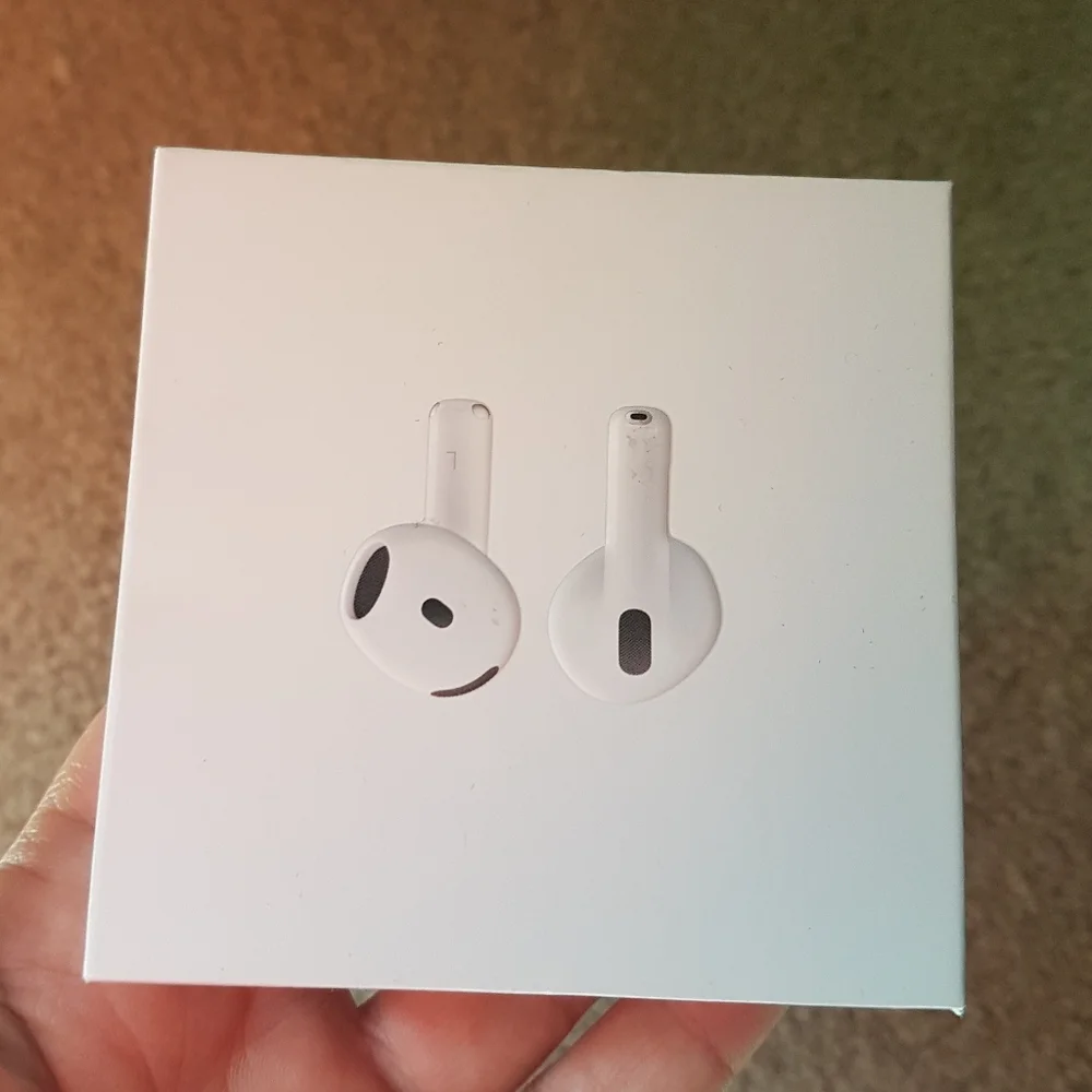 Apple AirPods 4 Model A3050 A3053 A3058 Wireless Headphones & Charging Case NWT
